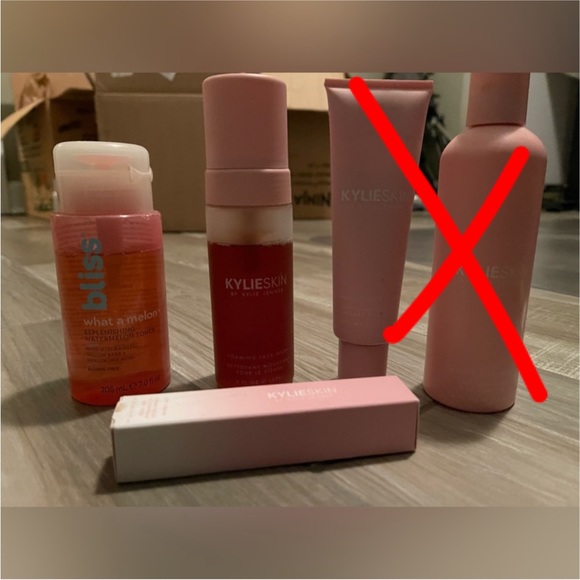 Kylie skincare bundle w bliss toner